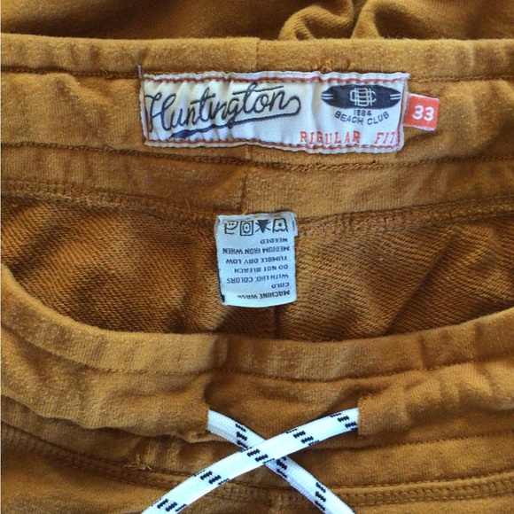 Bundle of mens summer stuff. 2 tank tops and a pair of comfy shorts. - Picture 13 of 13